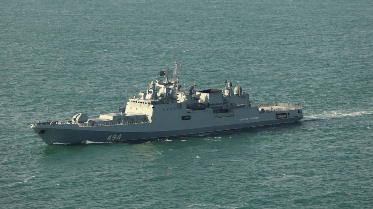 Rus savaş gemisi İngiliz yatına ateş açtı: Manş denizinde silahlar çekildi