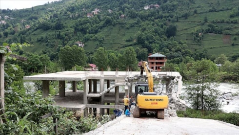 Bu yapılara elektrik, su ve doğal gaz bağlanmayacak! İhlal eden kuruma abone başına 100 bin TL cezaResmi Gazete’de yayımlanan geniş kapsamlı yasa değişikliğiyle tarım, enerji, çevre ve hayvancılık alanlarında çok sayıda kritik düzenleme yürürlüğe girdi. Yeni dönemde kaçak yapılara altyapı hizmeti su