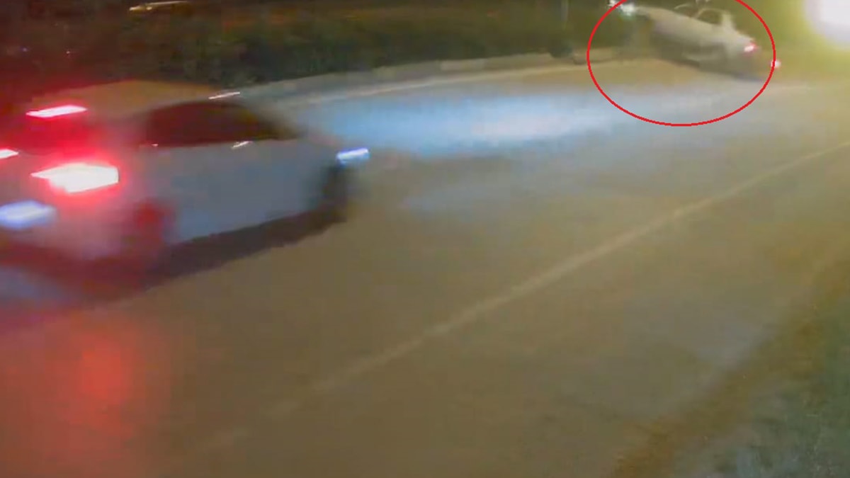 Bursa'da takla atan otomobil sürücüsü için esnaf seferber oldu