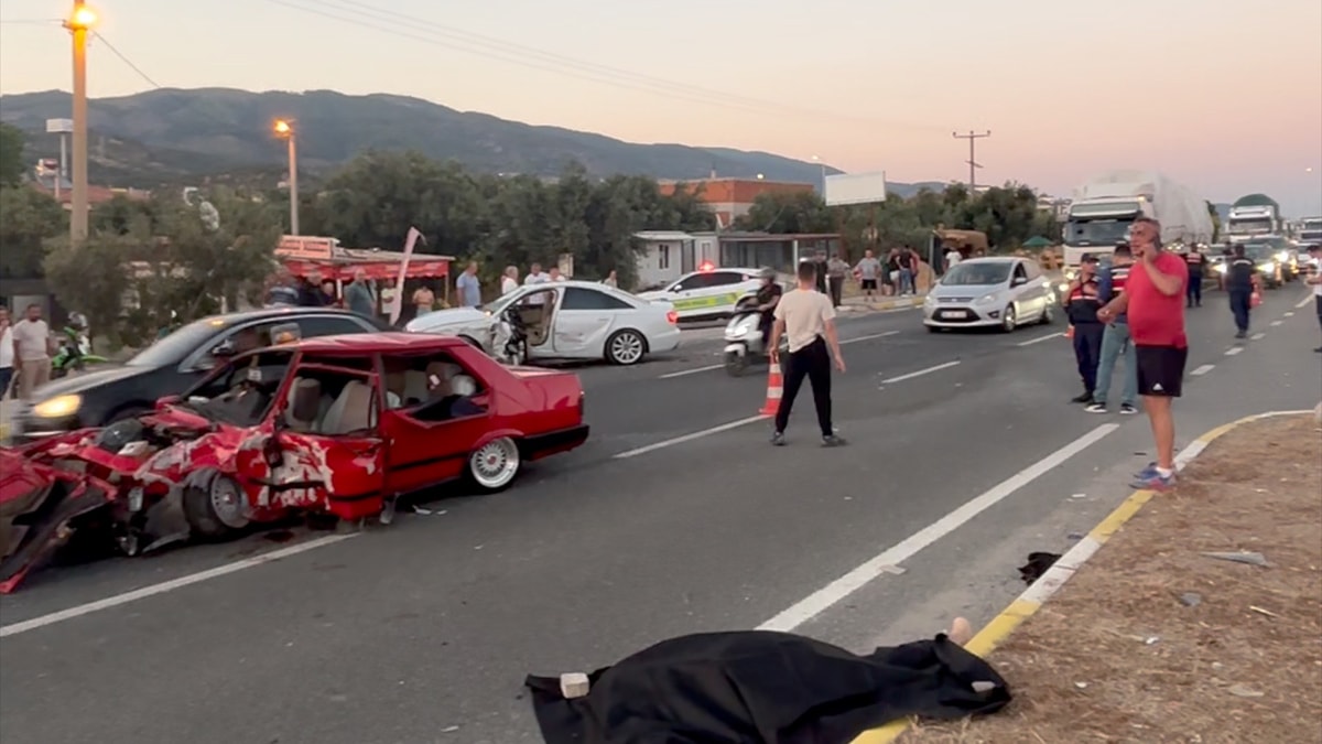Kaza sonrası araç parçalandı: 2 ölü, 3 kişinin durumu ağır