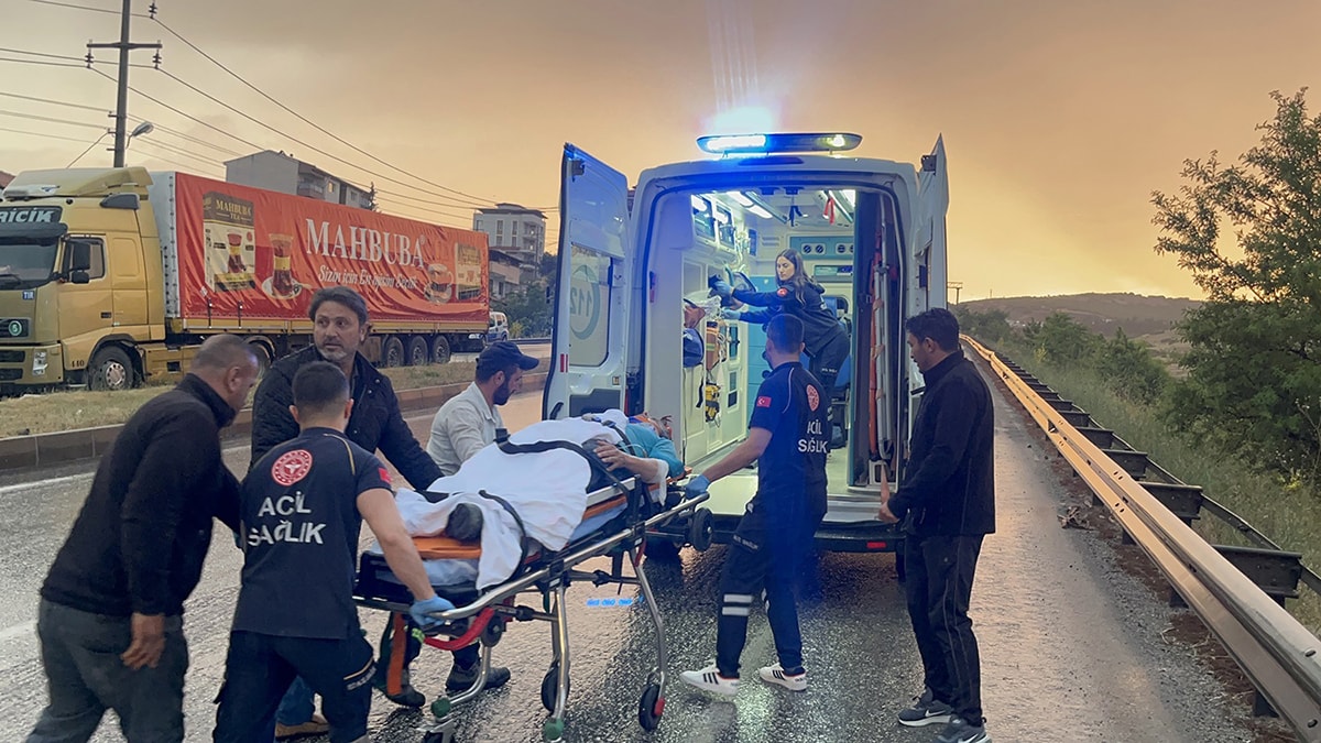 3 araç birbirine girdi, ortalık savaş alanına döndü