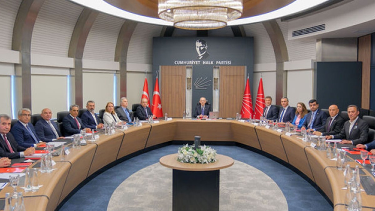 Son dakika...CHP'de 3 mevcut 3 eski il başkanı YDK'ya sevk edildi