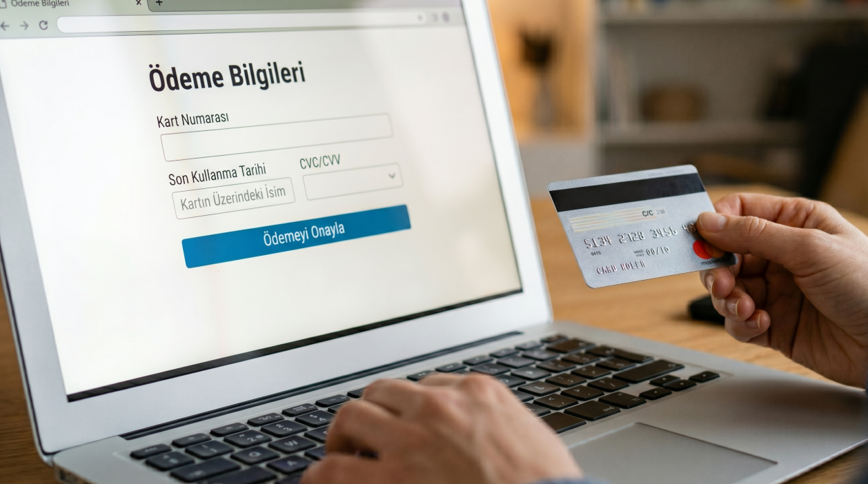 Kredi kartıyla internet alışverişi yapanlar için tehlike çanları çalıyor