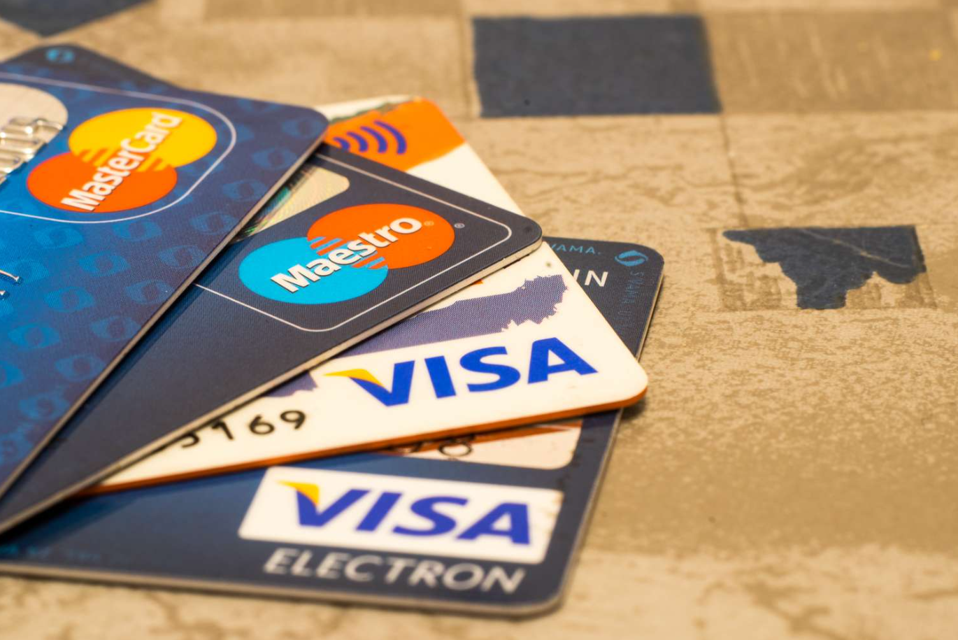 6 Haziran itibarıyla ülkede Visa ve Mastercard'a ait kartlar iptal olacak