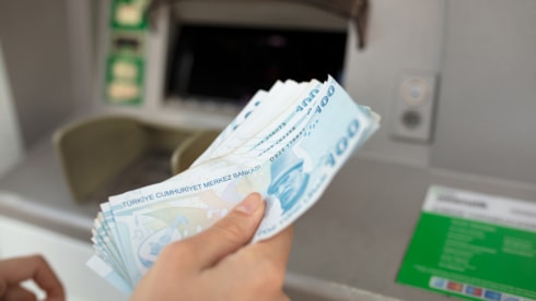1 milyon TL konut kredisinin geri ödemesi değiştiKonut piyasasındaki hareketlilik sürerken, ev sahibi olmak isteyenler güncel banka faiz oranlarını mercek altına aldı. En düşük konut kredisi oranları ve 1 milyon TL'nin banka banka geri ödeme planları netleşti.