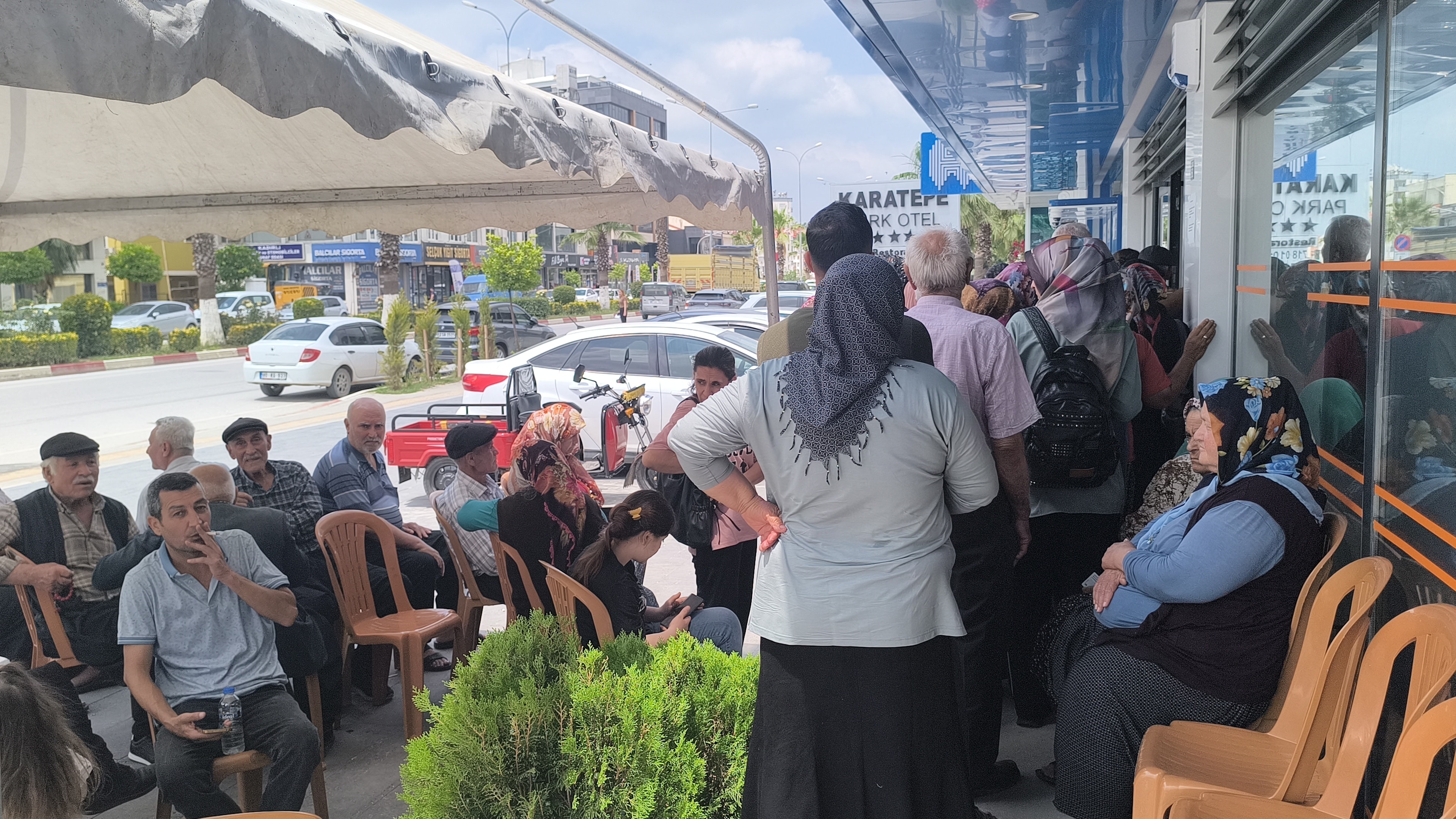 Yardım ödemelerinde değişiklik vatandaşa çile oldu