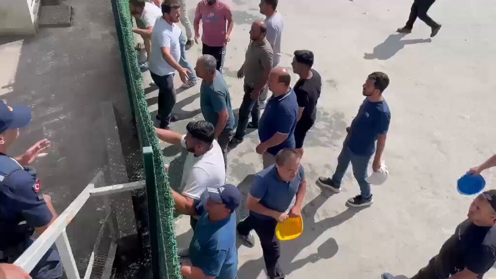 Açlık grevindeki işçilerin üzerine ateş açıldı!