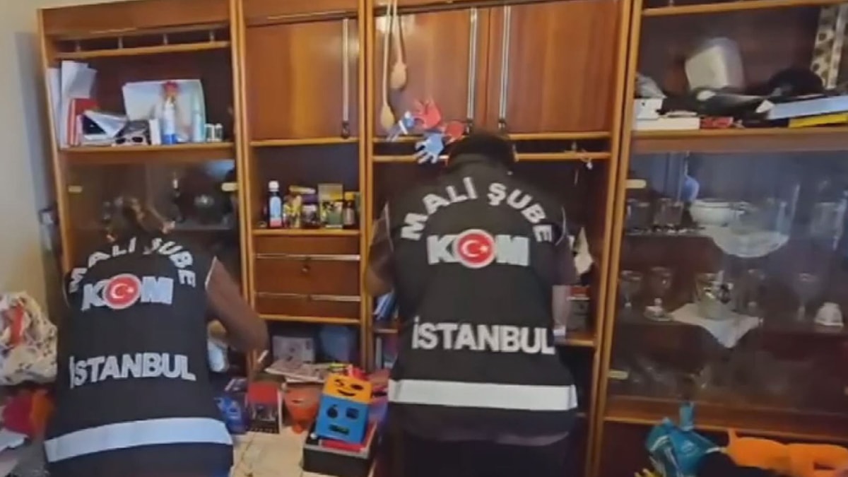 Adalar Belediyesi'ne 'rüşvet' soruşturmasında gözaltına alınan şüpheliler adliyeye sevk edildi