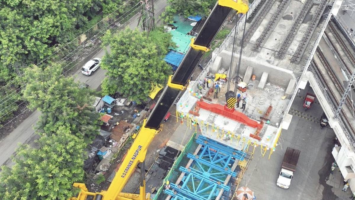 Şehir trafiğini bitirmek için metroyu parçalayıp taşıdılar