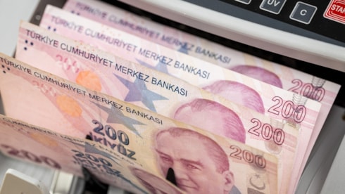 KKM’de gerileme sürerken mevduatlar yükseldiBankacılık sektöründe toplam mevduat geçen hafta 142,6 milyar lira artarken, kredi hacminde sınırlı düşüş yaşandı. Kur korumalı mevduat bakiyesi 249,8 milyon liraya gerileyerek düşüş eğilimini sürdürdü.