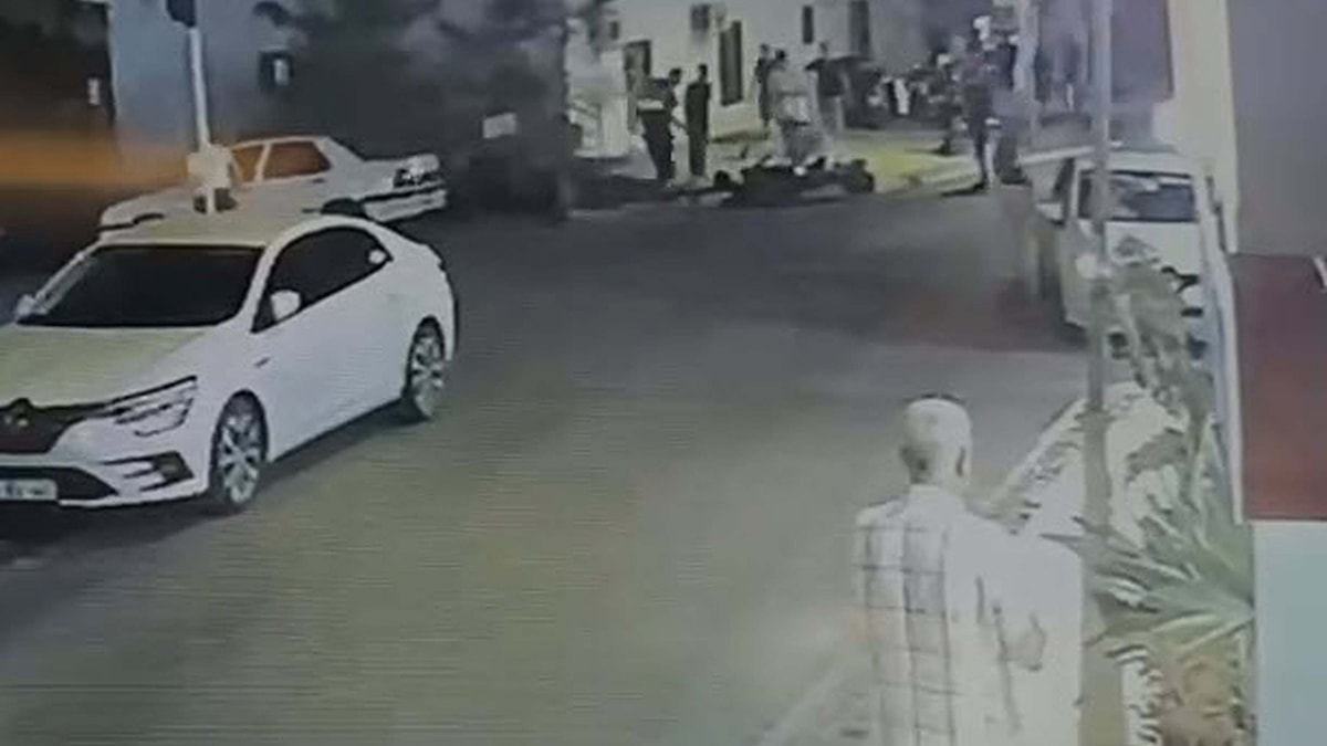 'Dur' ihtarına uymadı, polis ve 2 kişiyi yaralayıp kaçtı