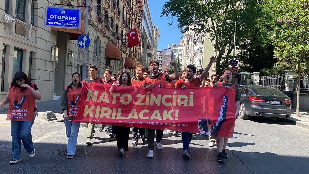 NATO Zirvesi'ni protesto eden 40 kişiye gözaltı