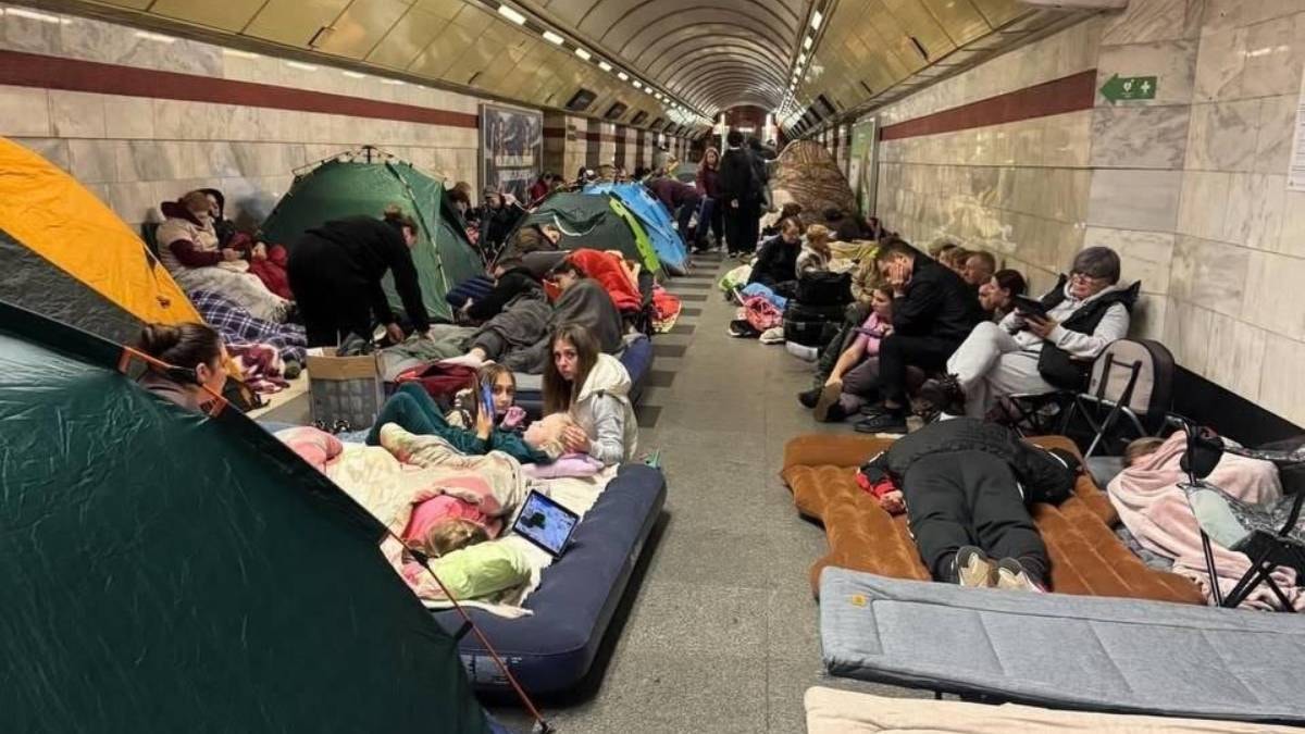 Şehirleri alev alev yanarken metrolar kamp alanı oldu