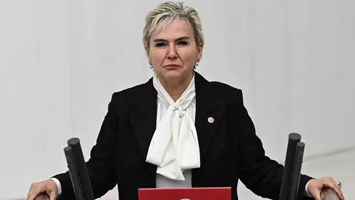 CHP'de akşam saatlerinde sürpriz istifa
