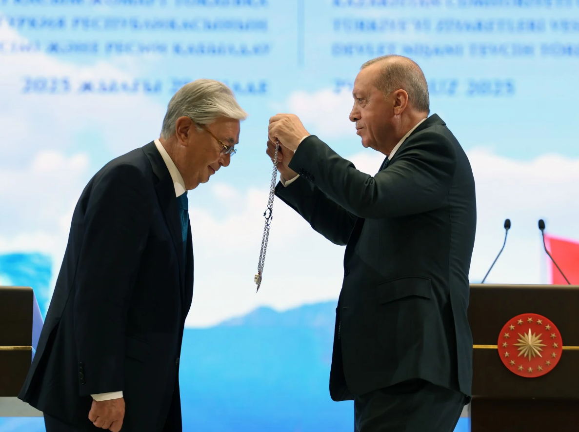 Bay Cömert çok ayıp etti: Cumhurbaşkanı Erdoğan Devlet Nişanı ile ödüllendirmişti