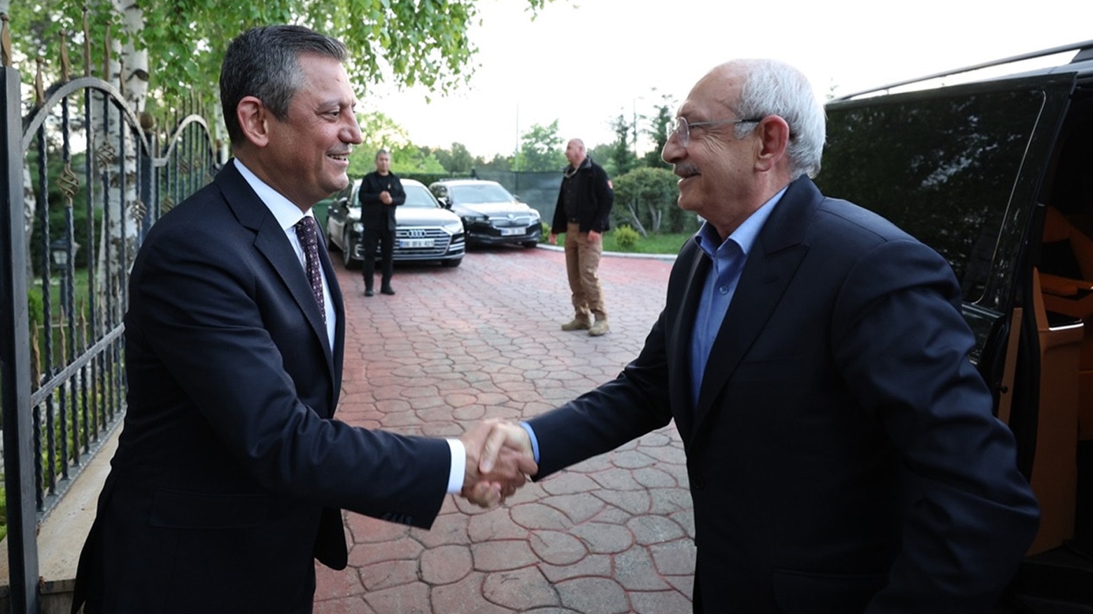 Kılıçdaroğlu ve Özel arasında 8 saat süren pazarlı
