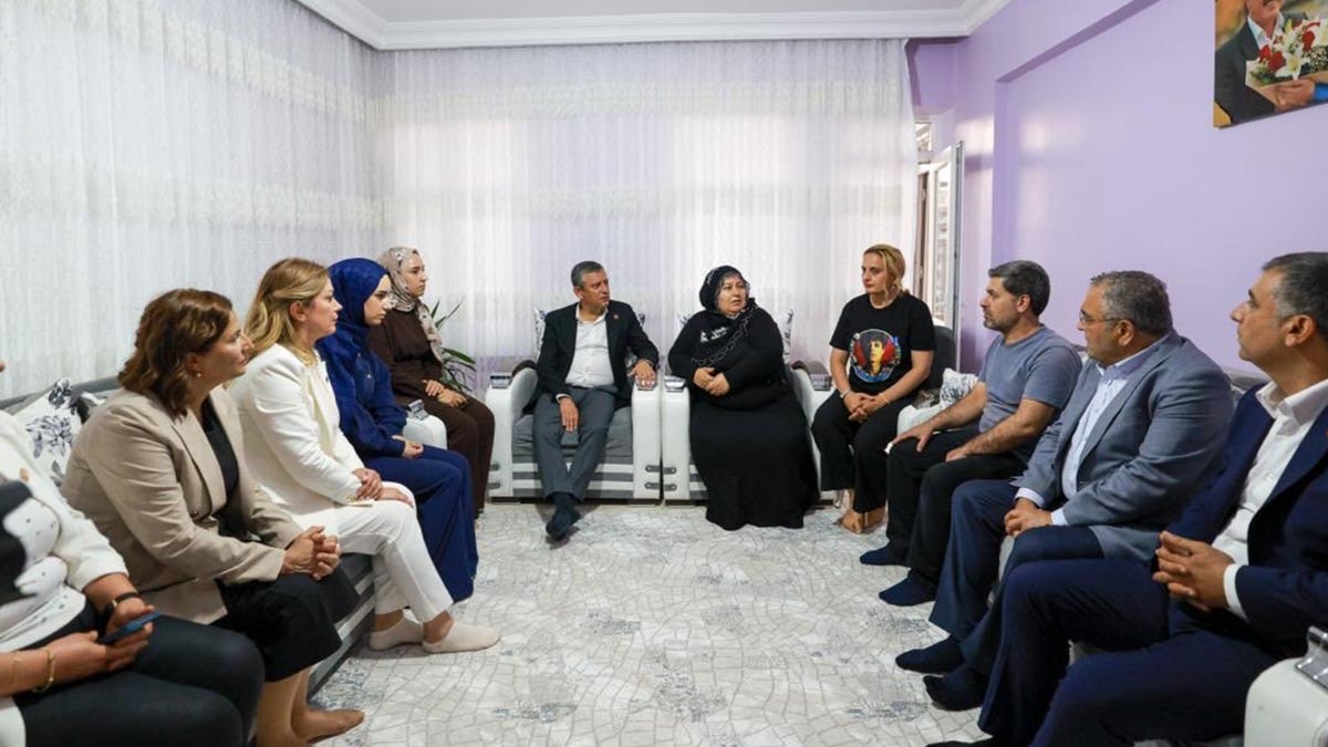 CHP lideri Özgür Özel'den Kabaiş ailesine ziyaret