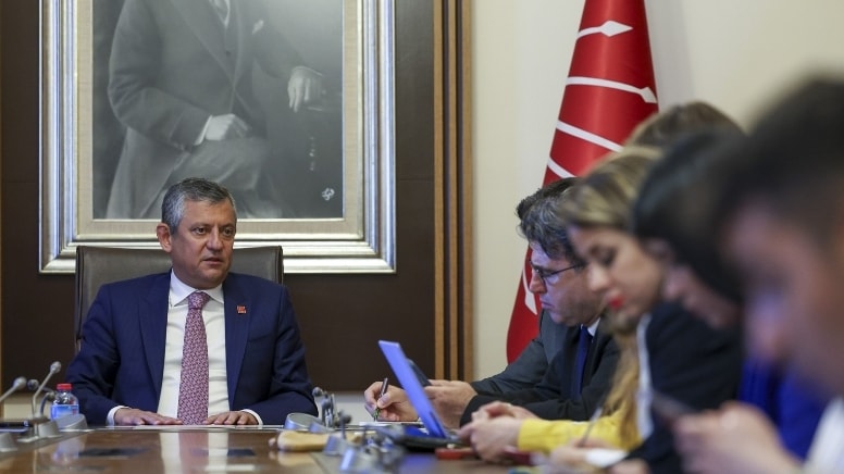 Yeni parti iddiası kulisleri hareketlendirdi: Alan adının tarihi dikkat çekti