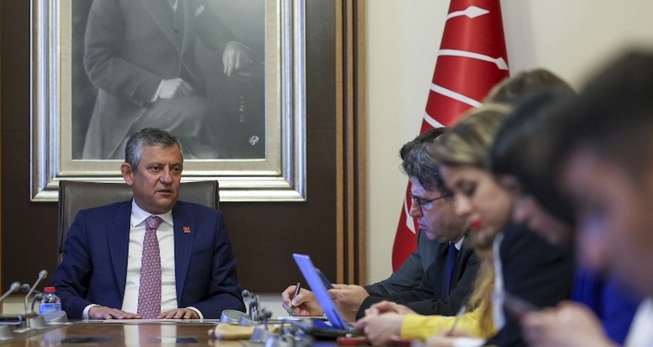 Yeni parti iddiası kulisleri hareketlendirdi: Alan adının alındığı tarih dikkat çekti