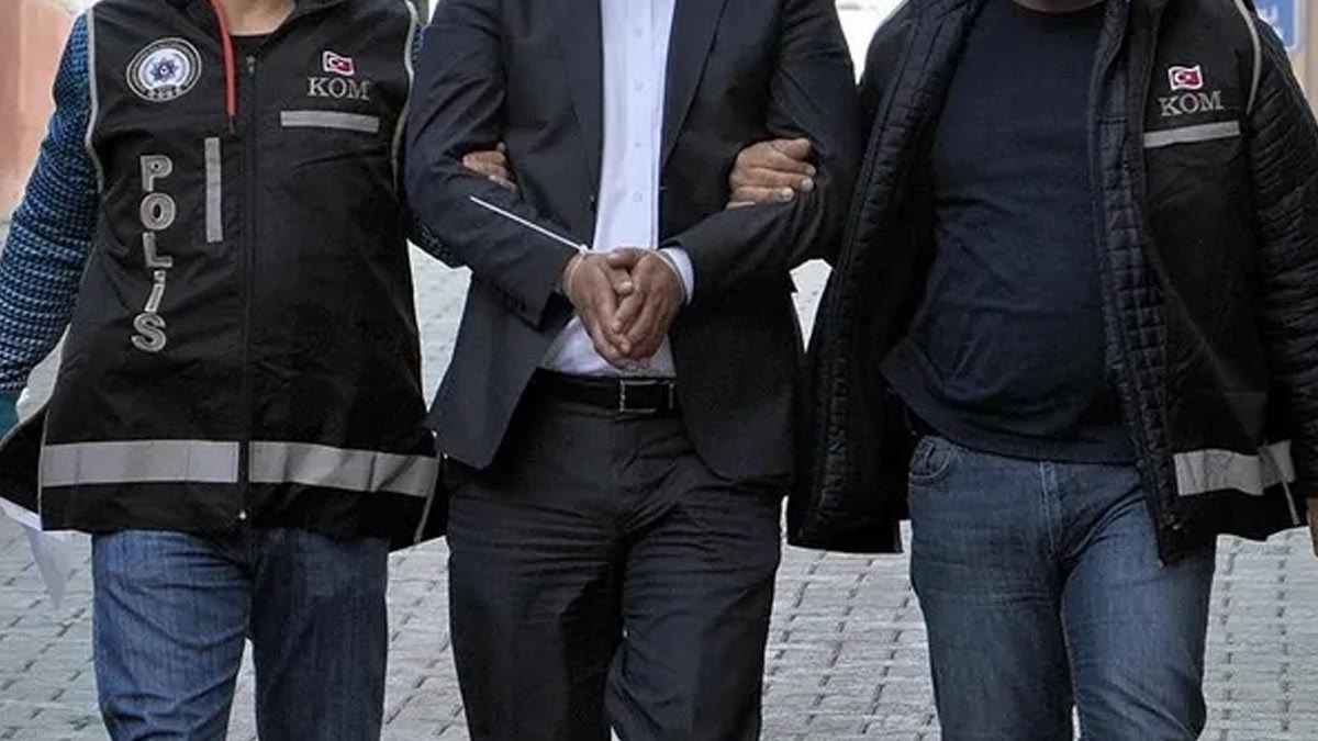 Yurt dışına kaçmak isteyen 3 FETÖ'cü yakalandı