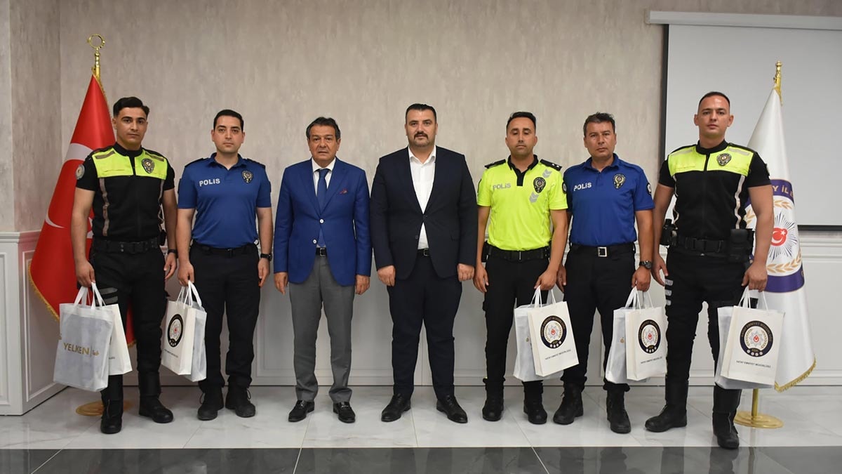 LGS’ye geç kalan öğrenciyi sınava yetiştiren polise ödül
