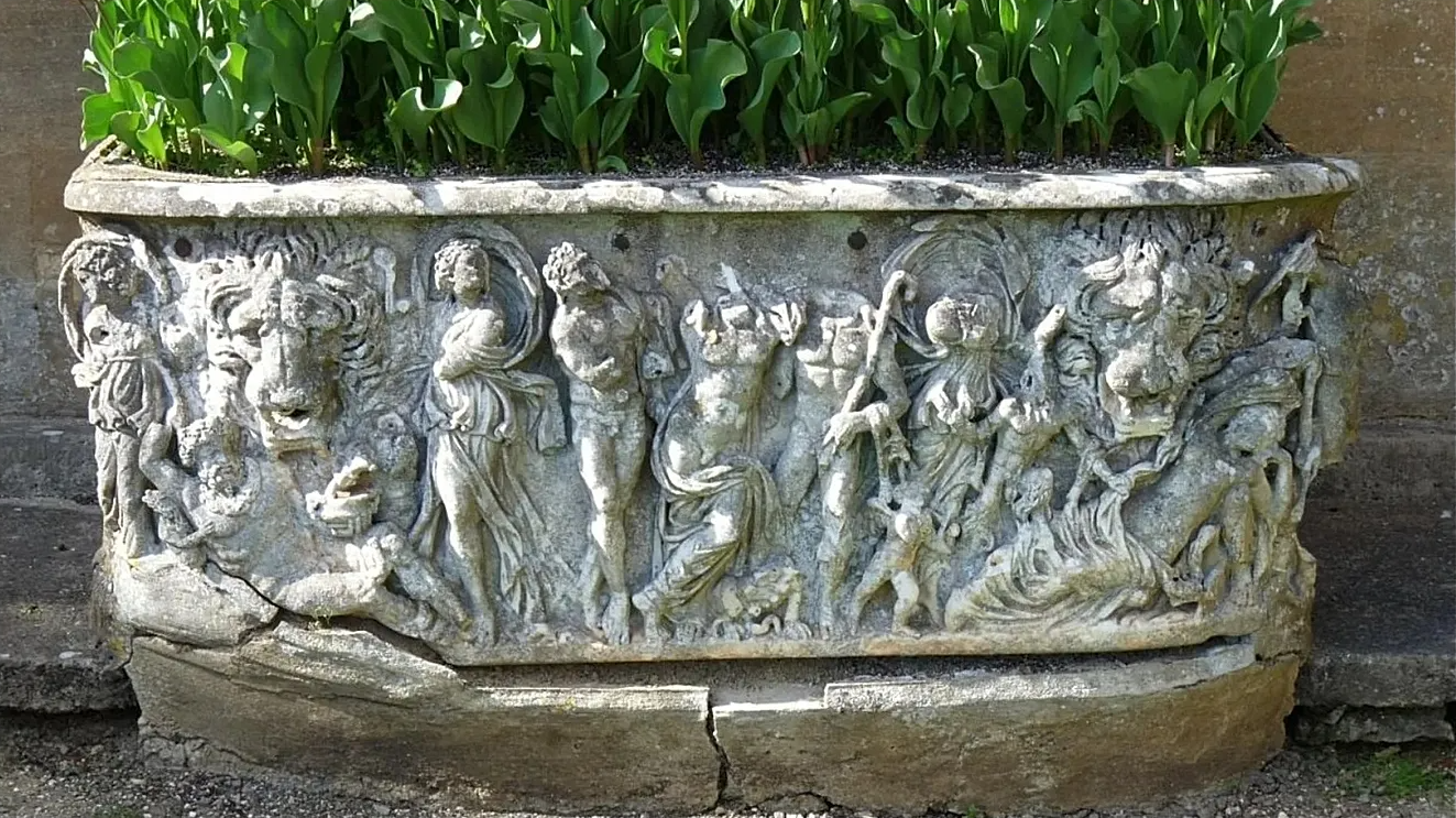 200 yıl boyunca çiçek diktikleri saksı hazine çıktı