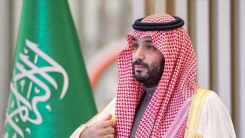 Prens Selman, Türk devine ortak oluyorDünyanın en büyük petrol ihracatçısı Saudi Aramco, Türkiye’de akaryakıt dağıtım sektörüne yapmayı planladığı yatırım için İstanbul’a çıkarma yaptı. OYAK bünyesindeki GüzelEnerji ile görüştüğü belirtilen Aramco’nun, GüzelEnerji çatısı altında faaliyet gösteren To