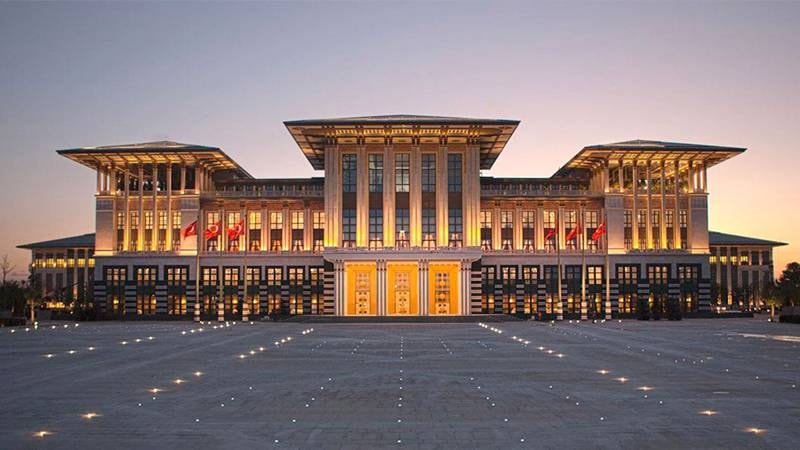 Örtülü, sarayı 1,5 milyar lira solladı
