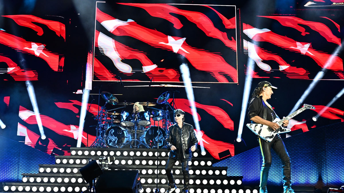 Scorpions 33 yıl sonra İstanbul'da sahne aldı: "Seni seviyoruz İstanbul"