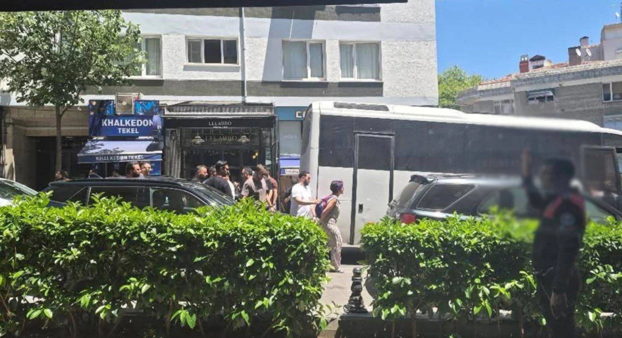 Kadıköy'de Onur Yürüyüşü’n müdahale: En az 40 kişi gözaltında