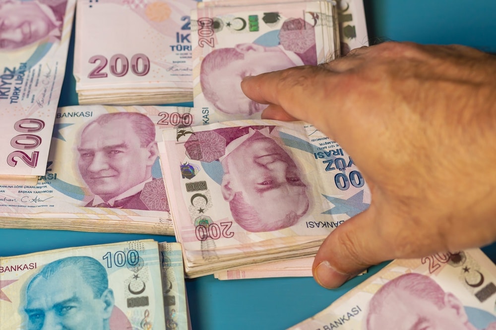Cüzdanlar mevduatla doluyor: Para yatırana 194 bin lira veriyorlar