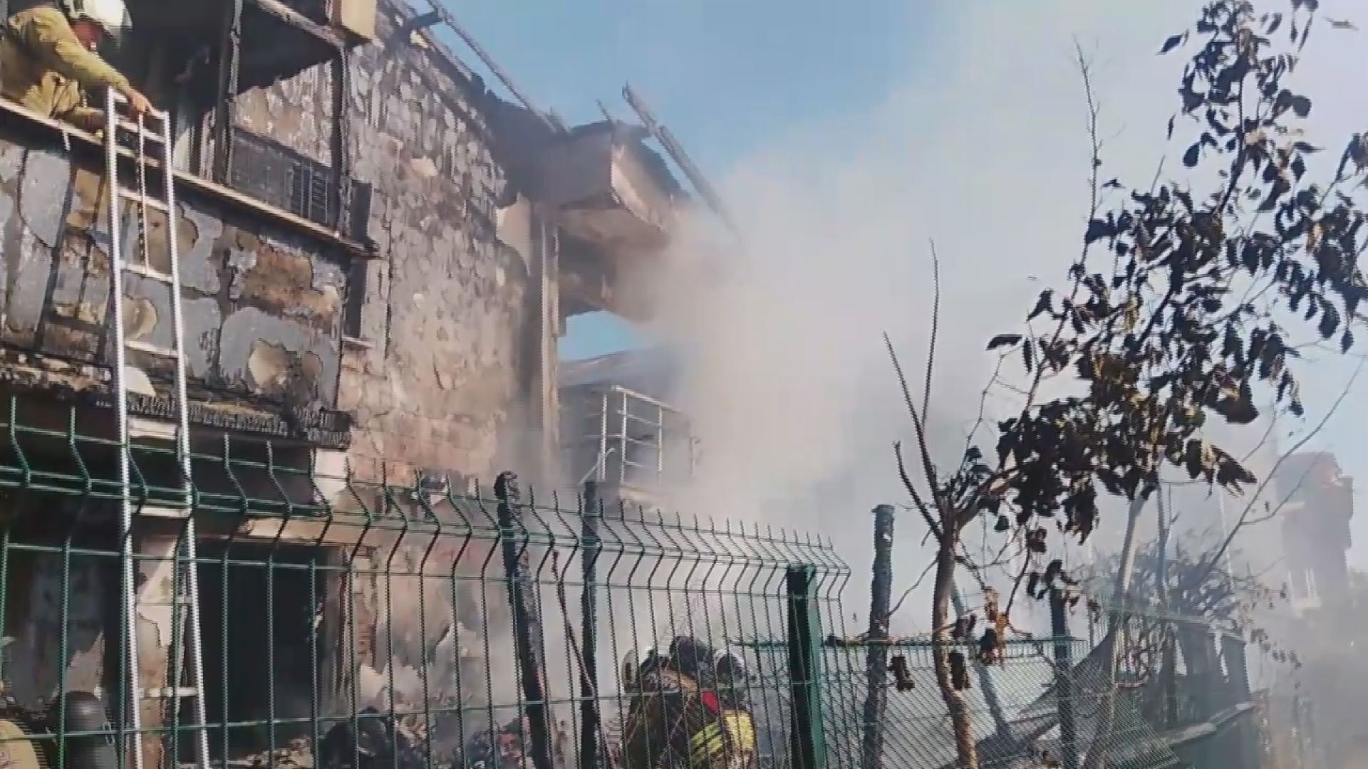 Silivri'de 2 katlı villada yangın