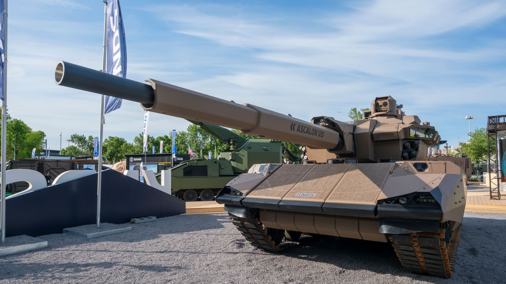 Uzaktan kumandalı dev tank görücüye çıktı: 1.500 beygir gücünde