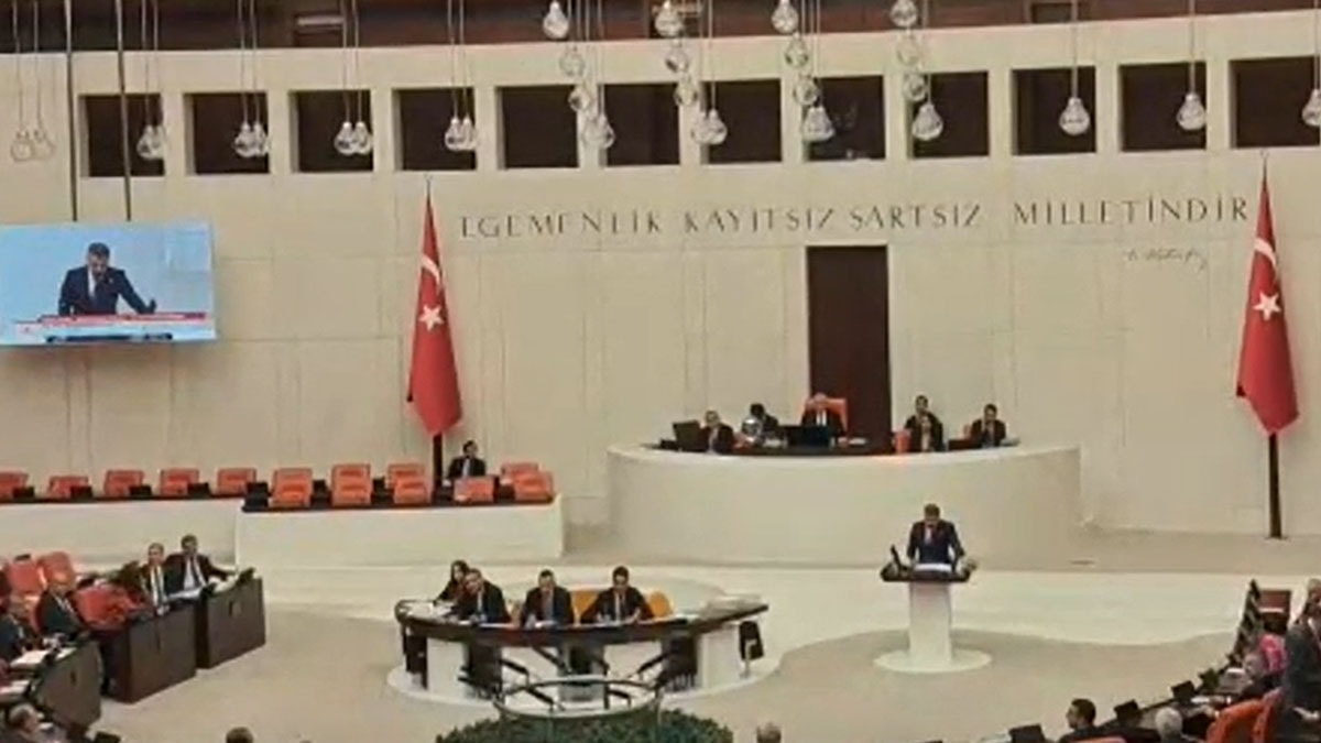 TBMM’de ‘mutlak butlan’ tartışması! Sıralara vurarak protesto ettiler