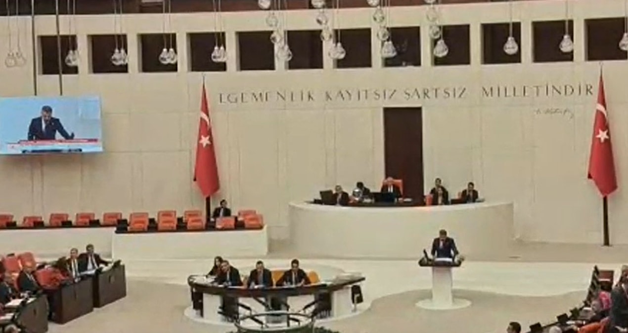 TBMM’de ‘mutlak butlan’ tartışması! Sıralara vurarak protesto ettiler