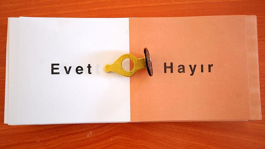 AKP'den yeni anayasa için referandum sinyali