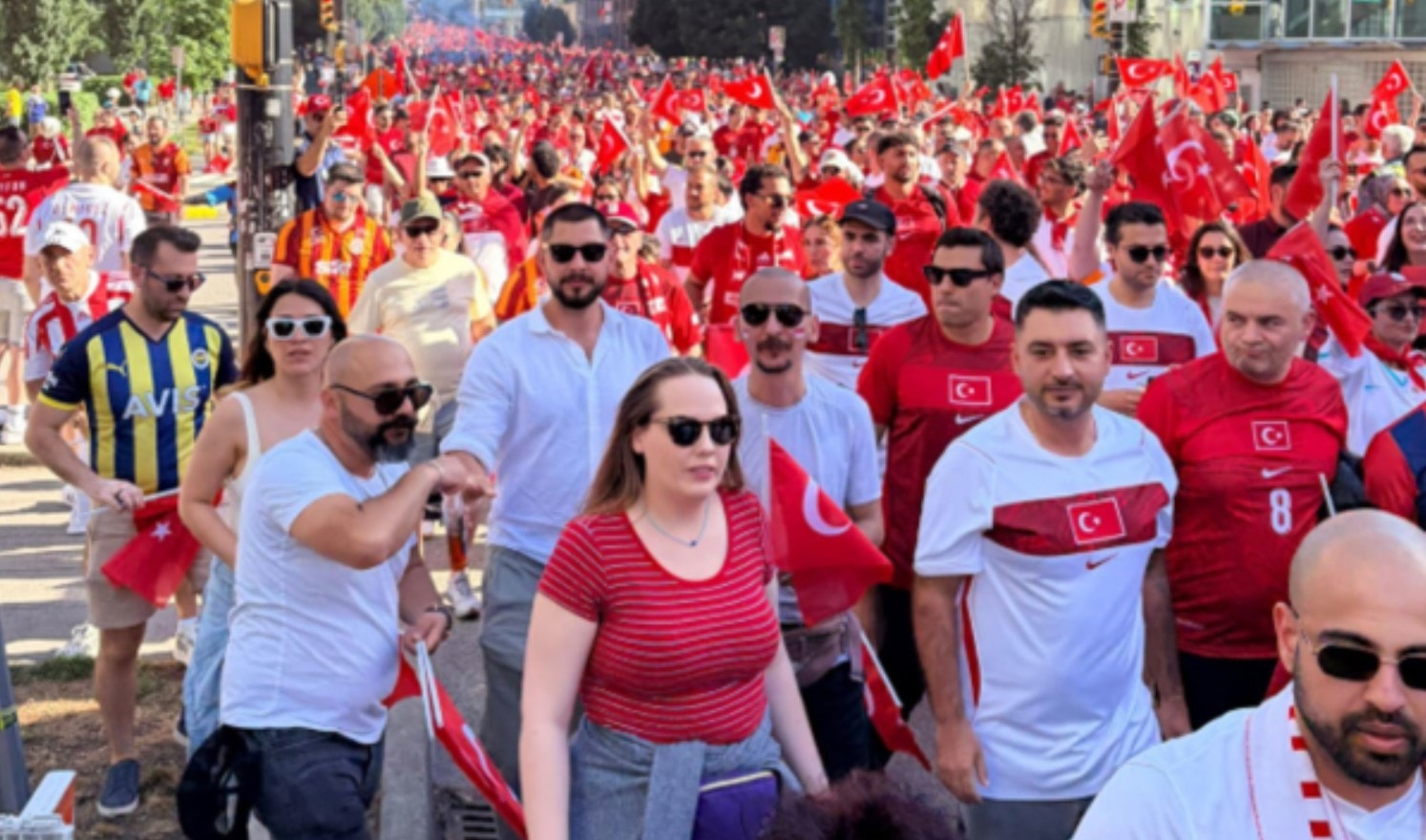 Kanada'da sokaklar 'Türkiye' sesleriyle inliyor