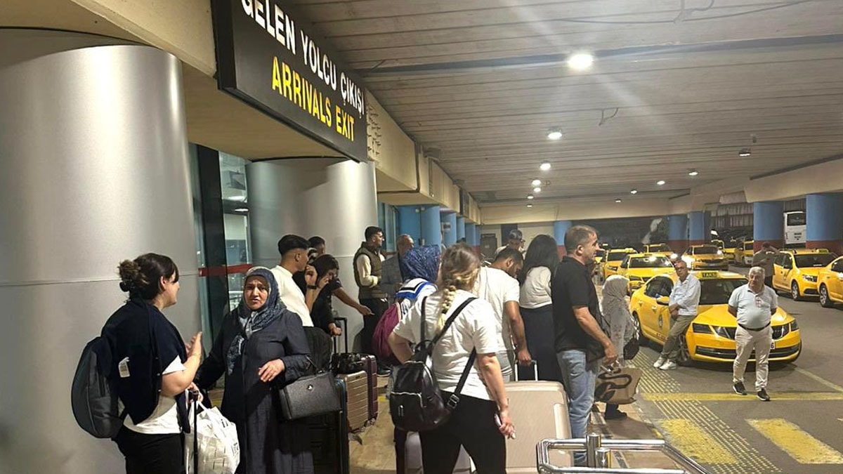 Uçak arızalandı yolcular otobüsle taşındı
