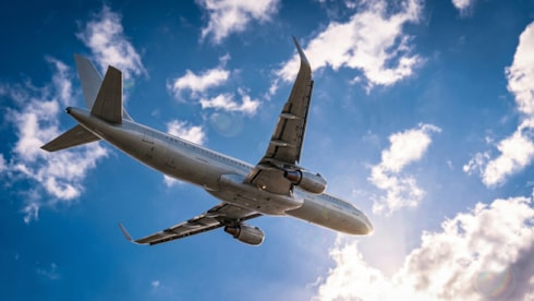 'İflas edecek' demişlerdi! Dev havayolu şirketinin kârı neredeyse sıfırlandı!Macaristan merkezli düşük maliyetli havayolu şirketi Wizz Air, Orta Doğu'daki gerilim nedeniyle yıllık kârının neredeyse tamamen silindiğini açıkladı. Şirket, İran çatışmasının mali yıla 50 milyon euro zarar yazdığını belir