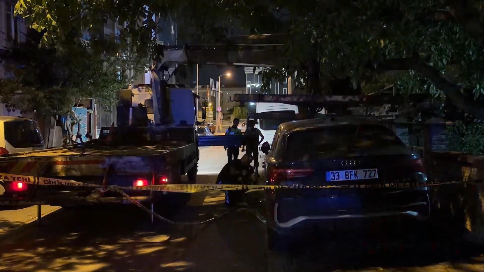 Ev sahibi camdan bakınca şoke oldu! Şüpheli araç ekipleri harekete geçirdi