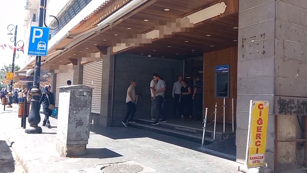 Diyarbakır'da Koç Holding'e ait Yapı Kredi Bankası'na silahlı saldırı