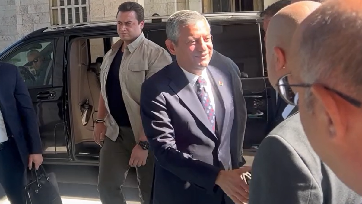 Özgür Özel'in CAO toplantısı Meclis'te başladı