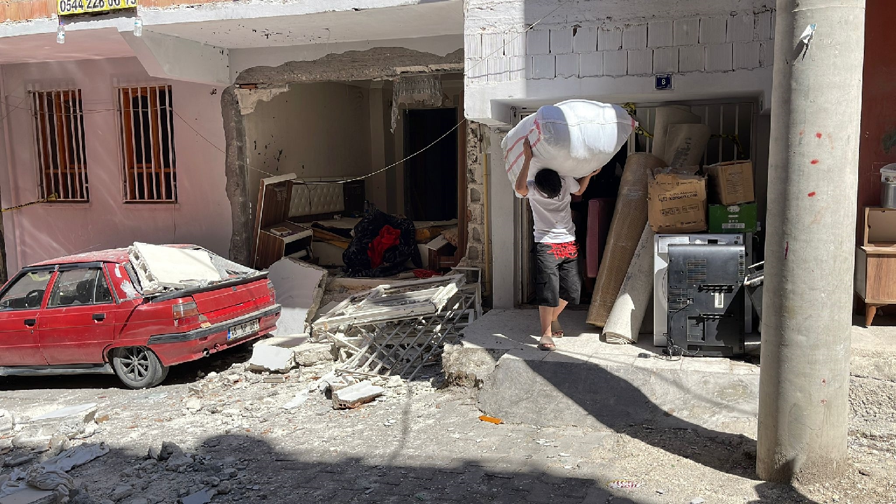 Mutfak gaz sıkışması nedeniyle bomba gibi patladı