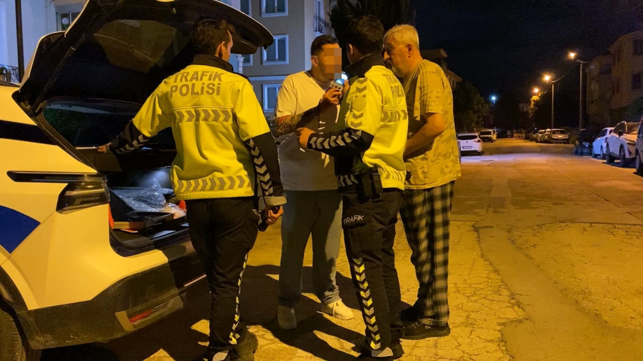 Kazadan sonra kaçan alkollü sürücü, uyurken yakalandı
