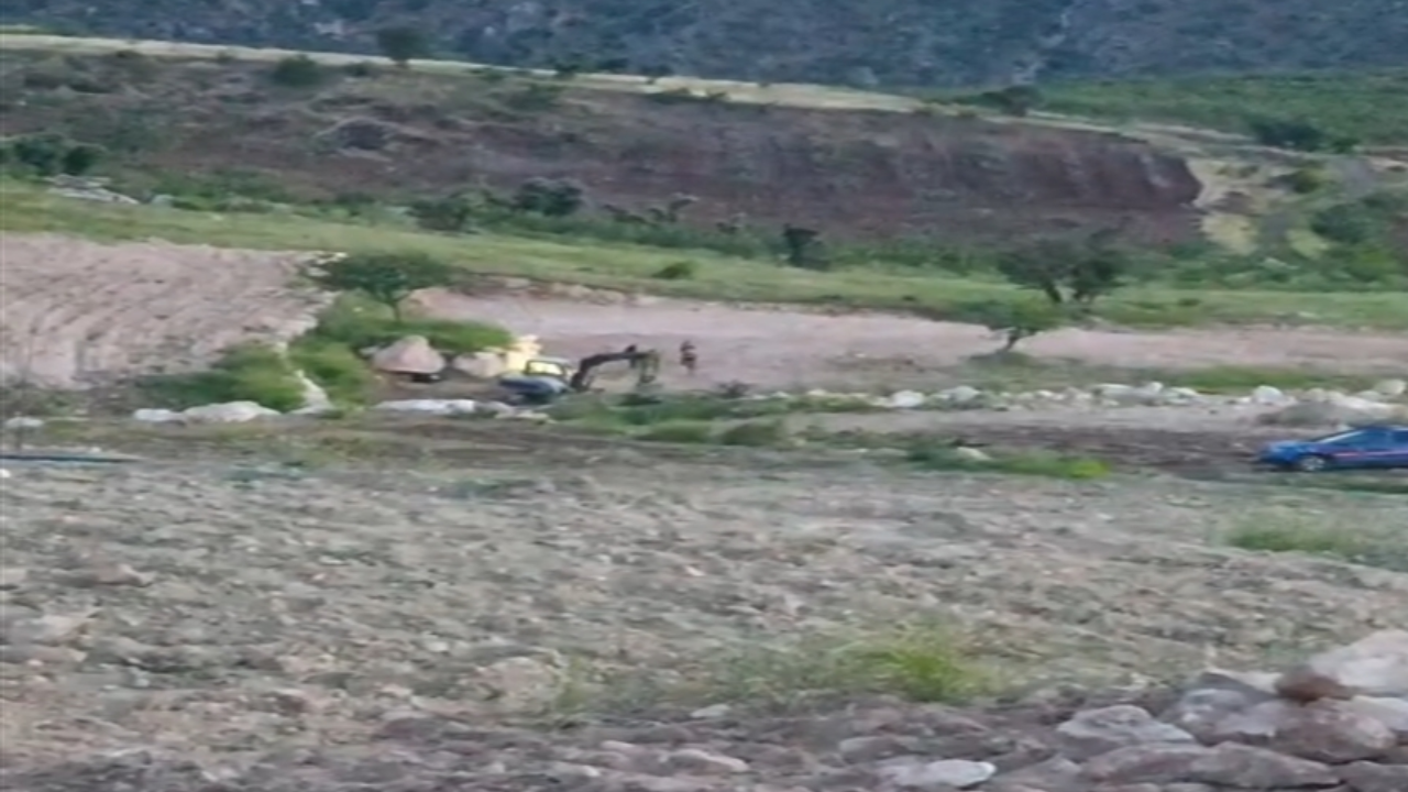 3 yaşındaki çocuk babasının kullandığı kepçenin altında kaldı