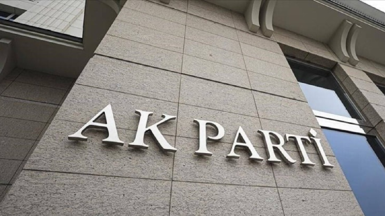 AKP'de dört il başkanı görevden alındı