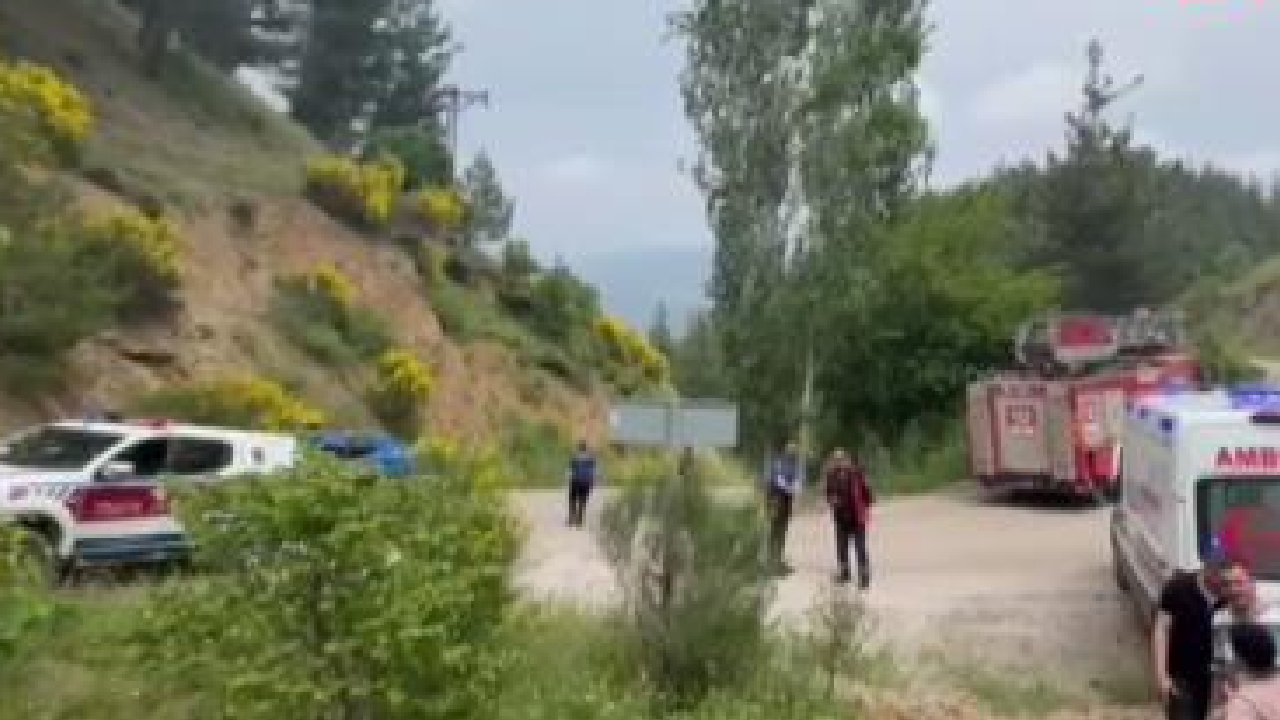 Adana'da feci kaza: Otomobil uçuruma yuvarlandı