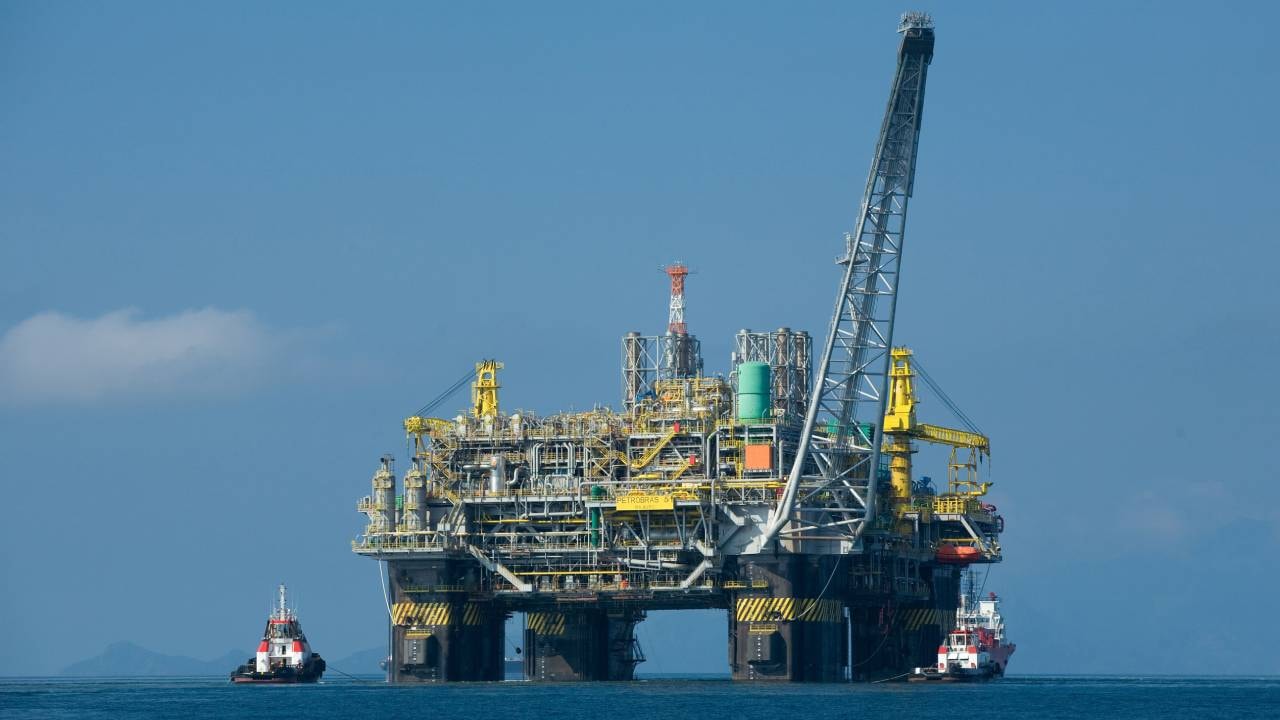 Koca kıtanın unutulmuş ülkesi denizde petrol bulunca enerji devlerinin gözdesi oldu