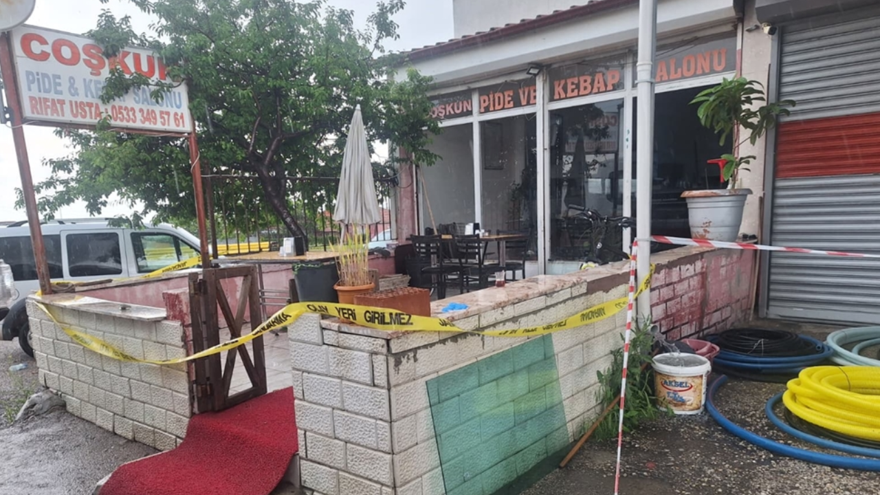 Seyyar satıcı, esnaf çifti silahla yaralayıp, yaşamına son verdi