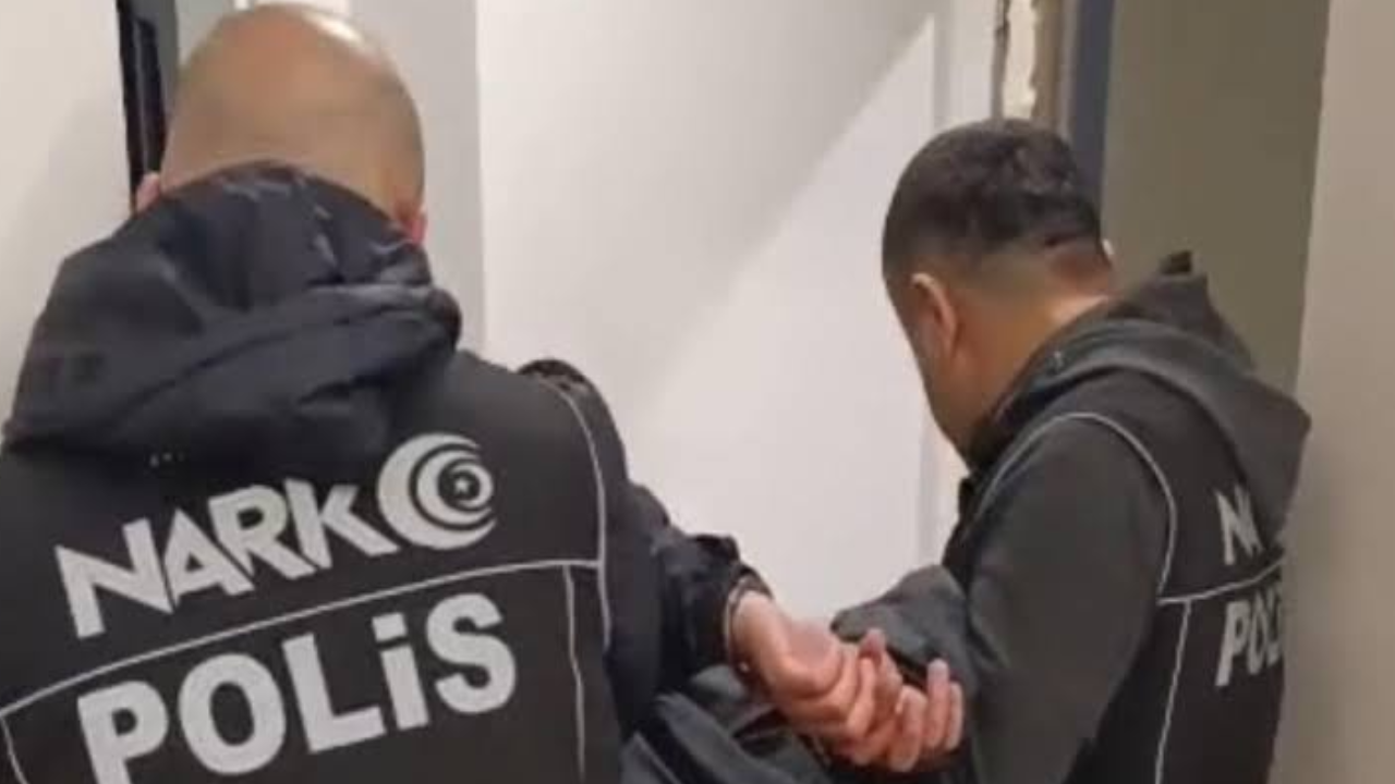 Kırmızı bültenle aranan firari uyuşturucu hükümlüsü Mersin'de yakalandı